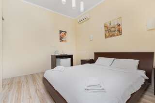 Апарт-отели ApartHotel LeonRooms Одесса Улучшенный номер-студио-3