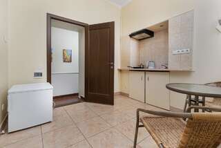 Апарт-отели ApartHotel LeonRooms Одесса Улучшенные апартаменты-3